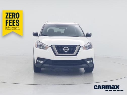 White 2018 Nissan Kicks SV