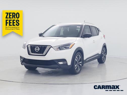 White 2018 Nissan Kicks SV