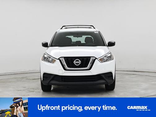 White 2019 Nissan Kicks SV