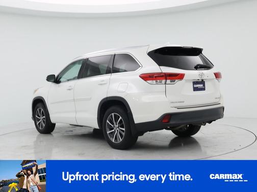 White 2018 Toyota Highlander XLE