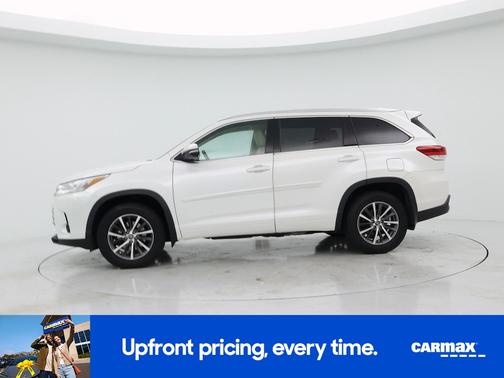 White 2018 Toyota Highlander XLE