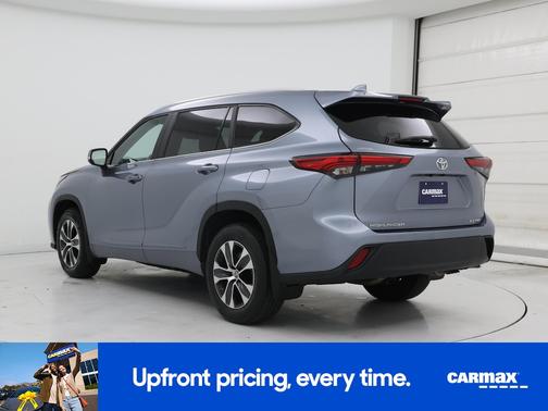 Gray 2023 Toyota Highlander XLE