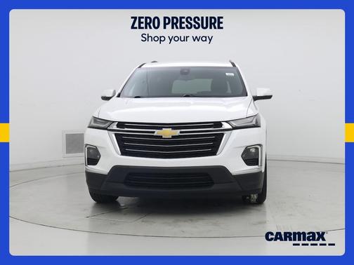 White 2023 Chevrolet Traverse LT Cloth