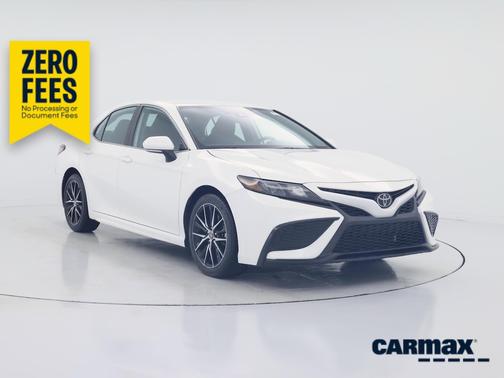 White 2023 Toyota Camry SE