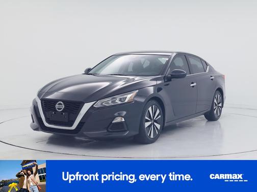 Black 2022 Nissan Altima SV