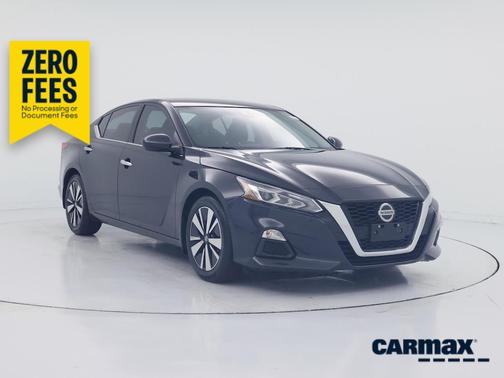 Black 2022 Nissan Altima SV