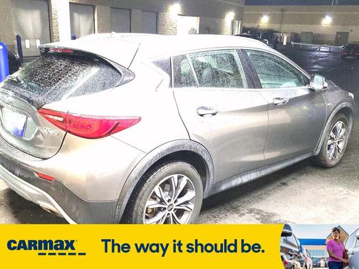 2017 INFINITI QX30 Premium