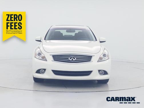 White 2015 INFINITI Q40