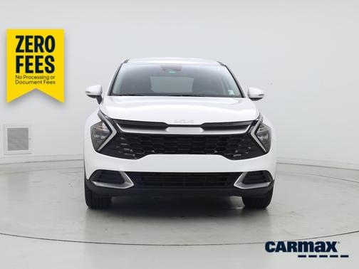 White 2023 Kia Sportage EX