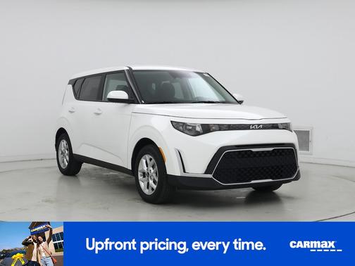 White 2025 Kia Soul LX