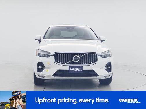 White 2022 Volvo XC60 B6 Inscription