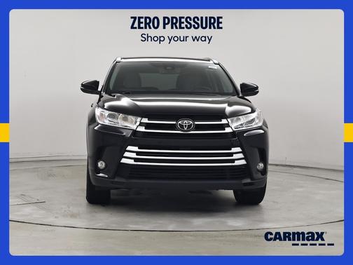 Black 2017 Toyota Highlander XLE