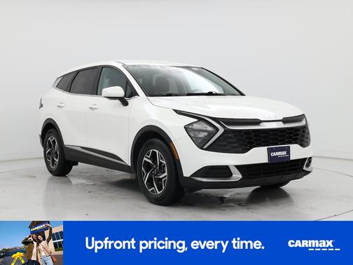 White 2023 Kia Sportage LX