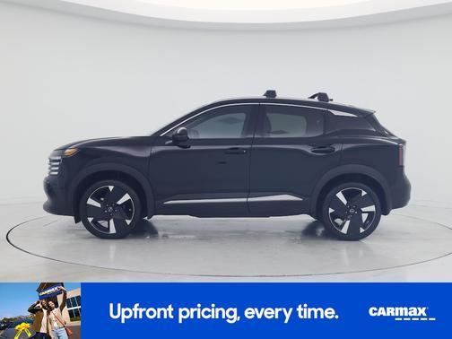 Black 2025 Nissan Kicks SR