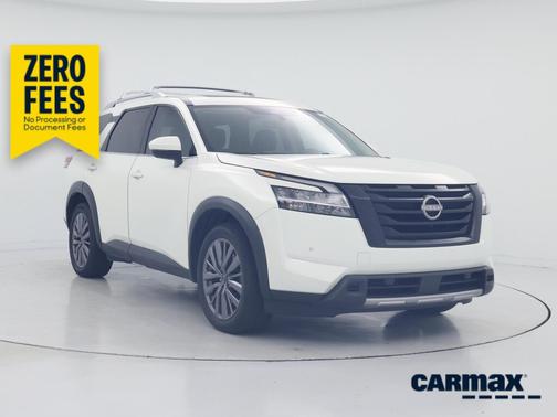 White 2023 Nissan Pathfinder SL