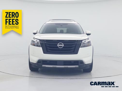White 2023 Nissan Pathfinder SL