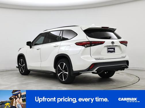 White 2021 Toyota Highlander XSE