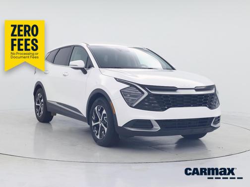 White 2024 Kia Sportage EX