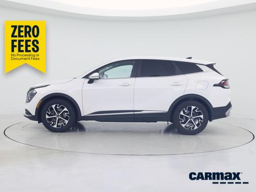 White 2024 Kia Sportage EX