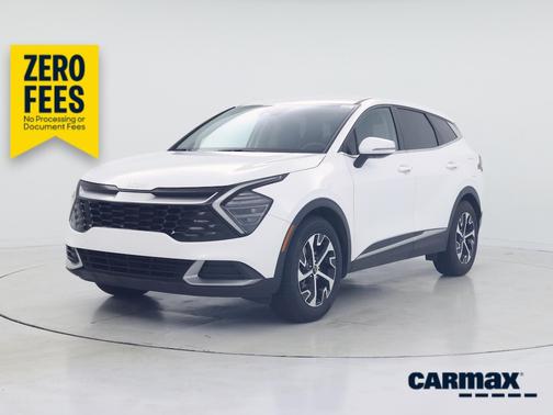 White 2024 Kia Sportage EX