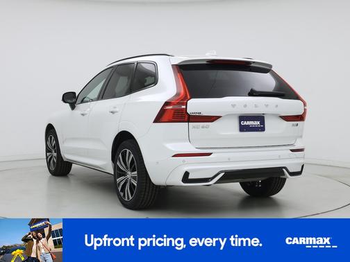 2023 Volvo XC60 B5 Ultimate Dark Theme