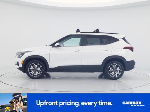 White 2022 Kia Seltos EX