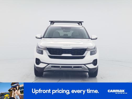 White 2022 Kia Seltos EX