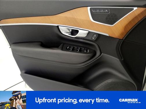 2022 Volvo XC90 T6 Momentum