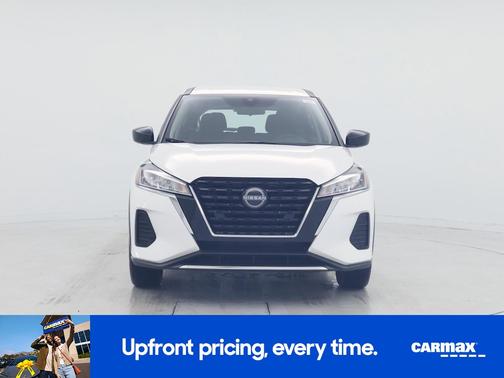 White 2024 Nissan Kicks S