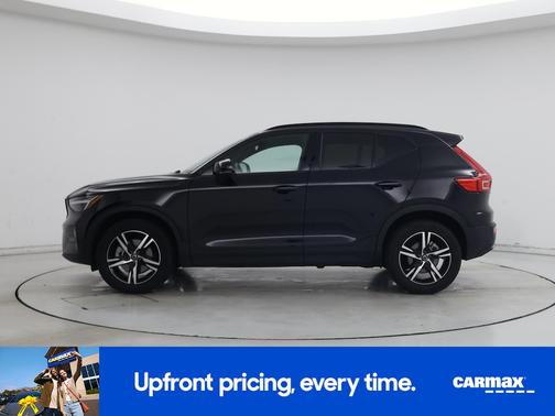 2024 Volvo XC40 B5 Core Dark Theme