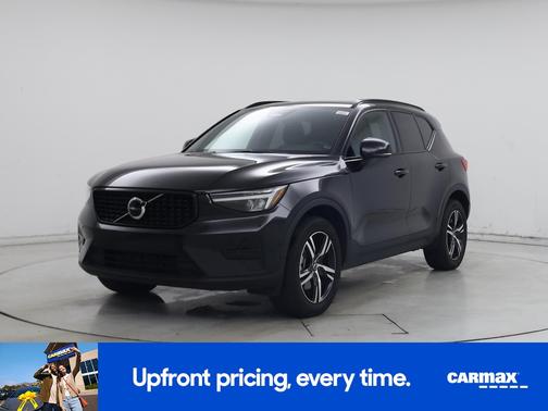 2024 Volvo XC40 B5 Core Dark Theme