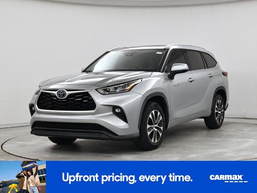 Silver 2020 Toyota Highlander Hybrid XLE