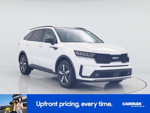 White 2023 Kia Sorento EX