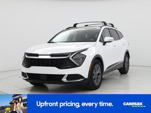 White 2024 Kia Sportage SX