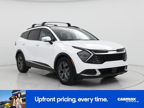 White 2024 Kia Sportage SX
