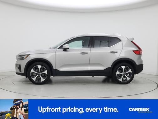 2025 Volvo XC40 B5 Plus Bright Theme