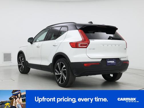 2022 Volvo XC40 T5 R-Design