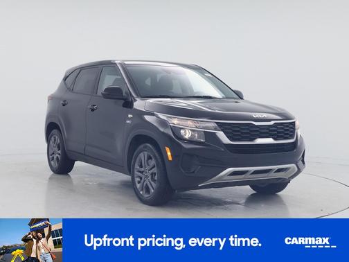 Black 2023 Kia Seltos LX