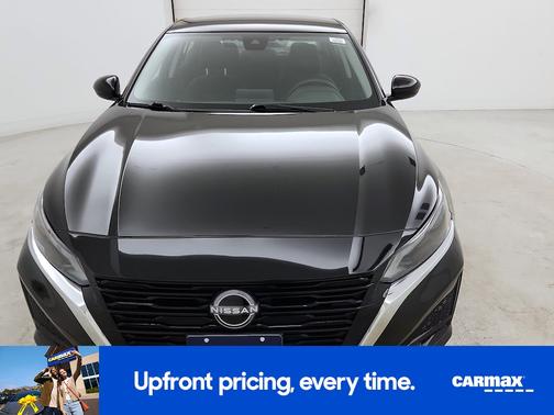 Black 2023 Nissan Altima SV