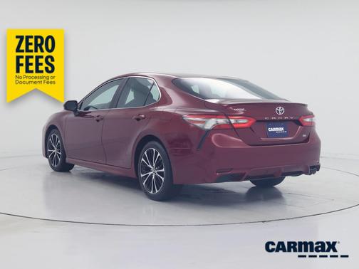 Red 2018 Toyota Camry SE