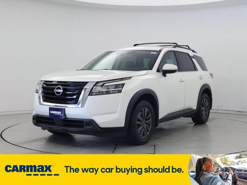 2022 Nissan Pathfinder SV