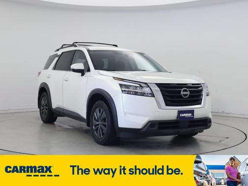 2022 Nissan Pathfinder SV