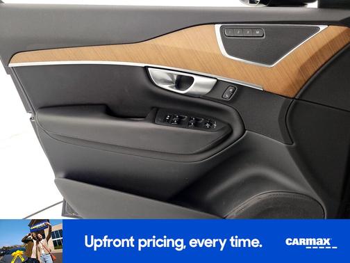 2024 Volvo XC90 B6 Plus Bright Theme