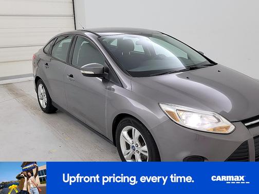 Gray 2014 Ford Focus SE
