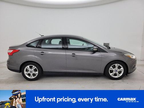 Gray 2014 Ford Focus SE