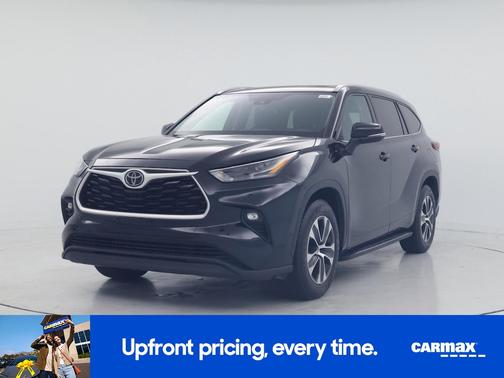 Black 2022 Toyota Highlander XLE