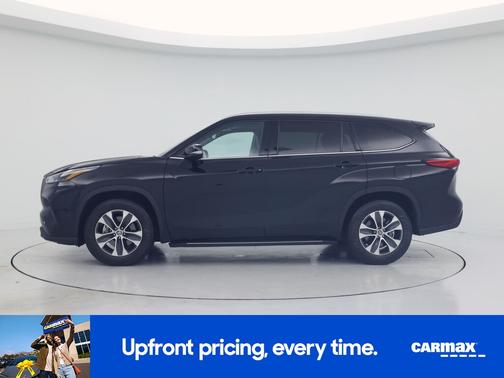 Black 2022 Toyota Highlander XLE