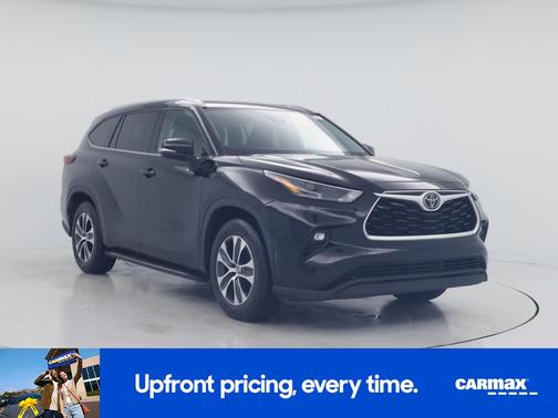 Black 2022 Toyota Highlander XLE