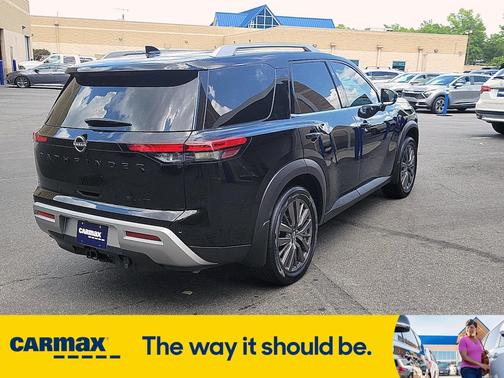 2022 Nissan Pathfinder SL