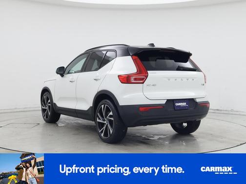 2022 Volvo XC40 T5 R-Design